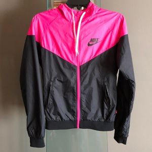Nike Women’s SMALL Windbreaker